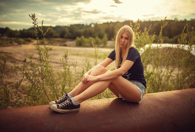 women, blonde, sitting, socks, jean shorts, T-shirt, sneakers, women outdoors, portrait