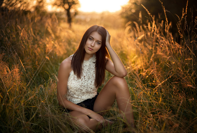 Laura Franziska, women, Martin Kuhn, sitting, portrait, women outdoors