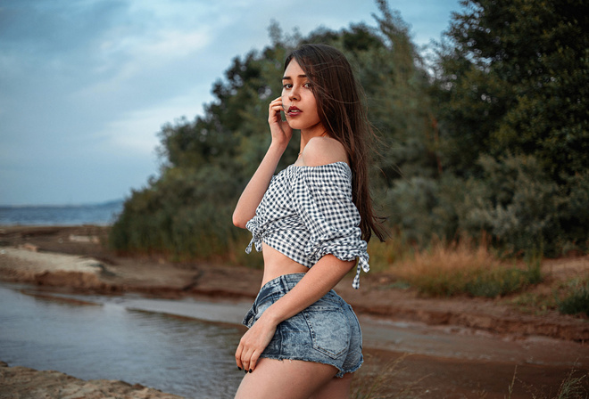 women, jean shorts, brunette, women outdoors, portrait, black nails, river, long hair, red lipstick