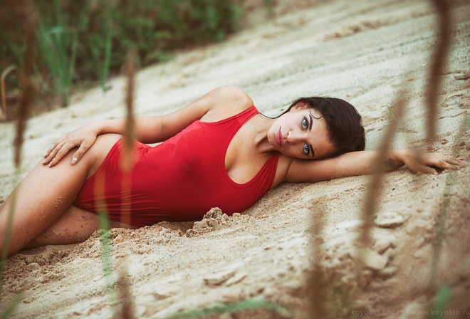 women, brunette, sand, one-piece swimsuit, women outdoors, portrait, sand covered