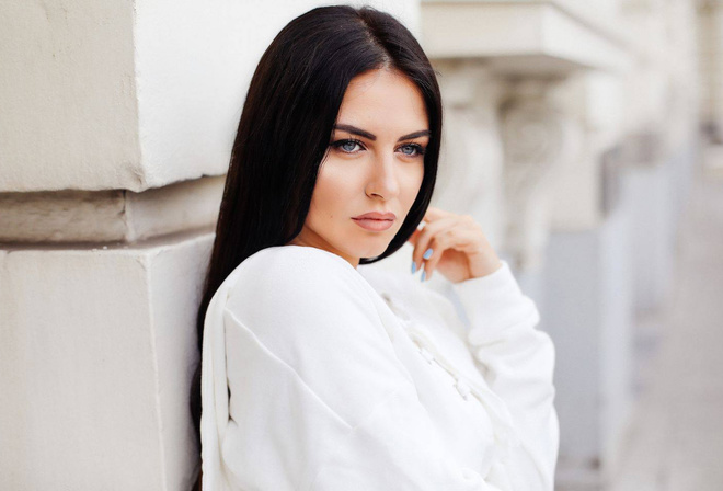 women, Aurela Skandaj, portrait, long hair