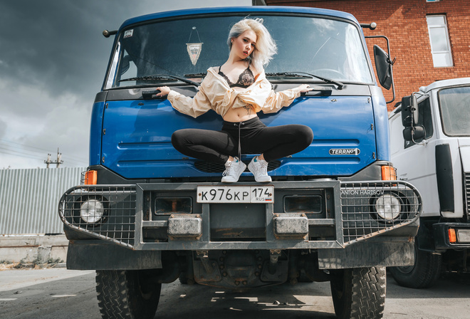 women, blonde, dyed hair, Anton Harisov, trucks, sneakers, black bras, squatting, Nike, tattoo