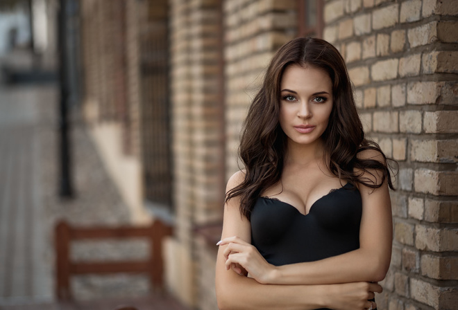 women, face, portrait, black clothing, arms crossed, brunette