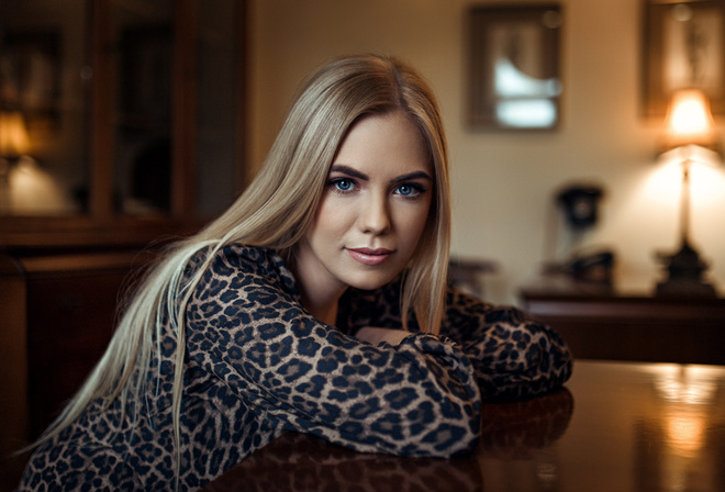 women, blonde, animal print, portrait, blue eyes