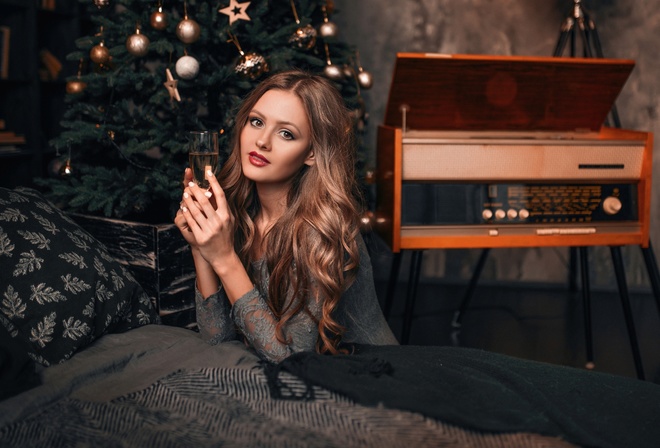 women, portrait, dress, drinking glass, bed, Christmas Tree, red lipstick