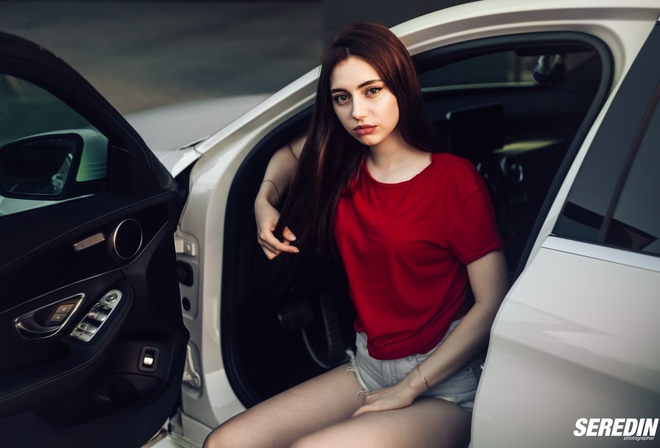 women, portrait, jean shorts, women outdoors, T-shirt, women with cars, sitting