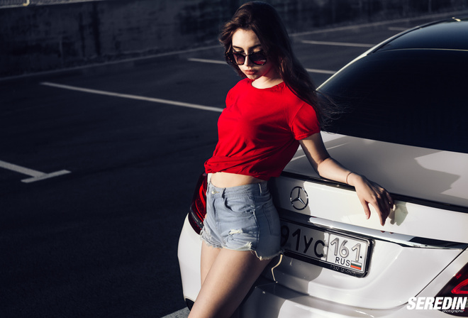 women, portrait, jean shorts, women outdoors, T-shirt, sunglasses, women with cars