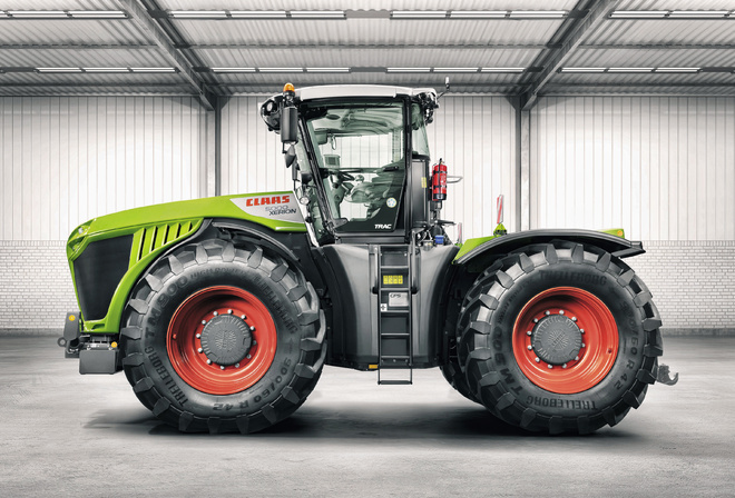 Xerion 5000, garage, tractors, Xerion