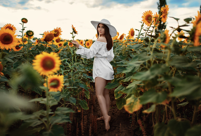 women, hat, sunflowers, brunette, looking at viewer, women outdoors, smiling, sky, clouds