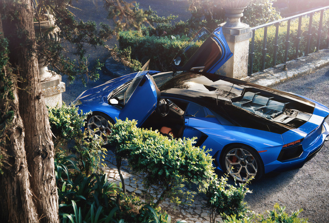 Blue, Aventador