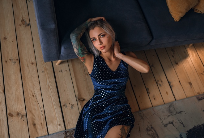 women, blue dress, brunette, tattoo, wooden floor, women indoors, blue couch, nose ring, top view, gray eyes, dyed hair