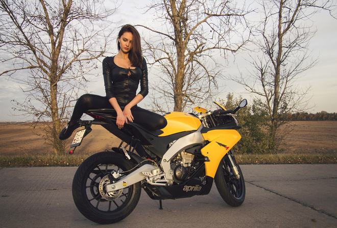 motocicleta, girl, women, beautiful, road, brunette, aprilia, yellow, road, model, woman, cute, beauty, landscape