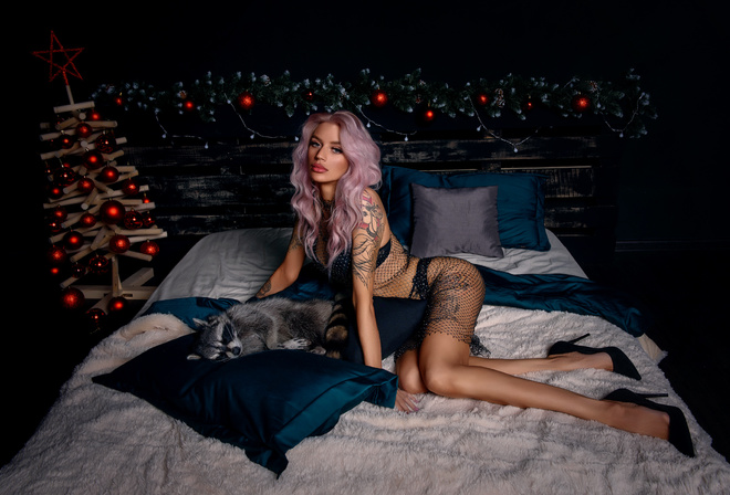 women, dyed hair, black lingerie, tattoo, brunette, high heels, ass, animals, pillow, in bed, women indoors, raccoons, fishnet, Christmas Tree, sitting