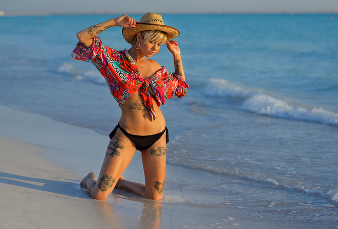 Giovanni Zacche, women, kneeling, sand, sea, tattoo, brunette, belly, women outdoors, closed eyes, red nails, pierced navel, blonde, short hair, hat