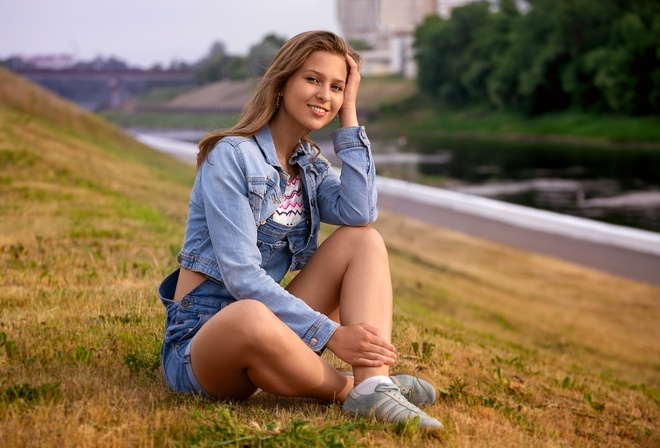 Alexei Shipulia, women, model, brunette, women outdoors, overalls, jean shorts, denim jacket, hills, sneakers, socks, smiling, sitting, trees