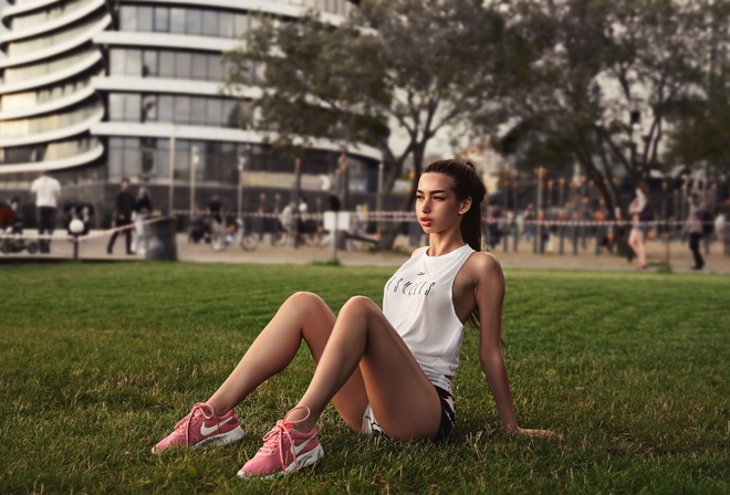 brunette, model, women, women outdoors, sportswear, T-shirt, white t-shirt, nike, sneakers, grass, shorts, trees, ponytail, people, public