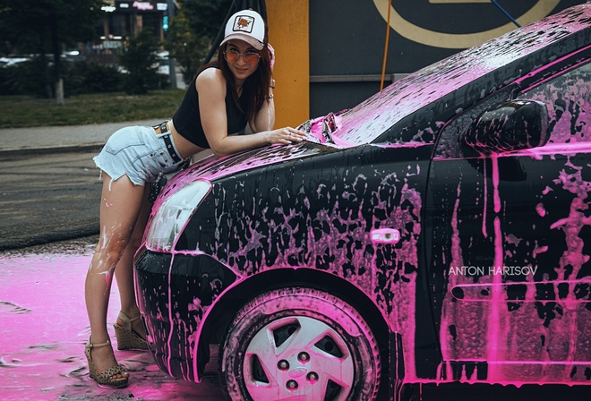 Anton Harisov, model, Kia, women, redhead, vehicle, sunglasses, pierced navel, jean shorts, women outdoors, women with glasses, women with cars, short tops, baseball cap, car washes