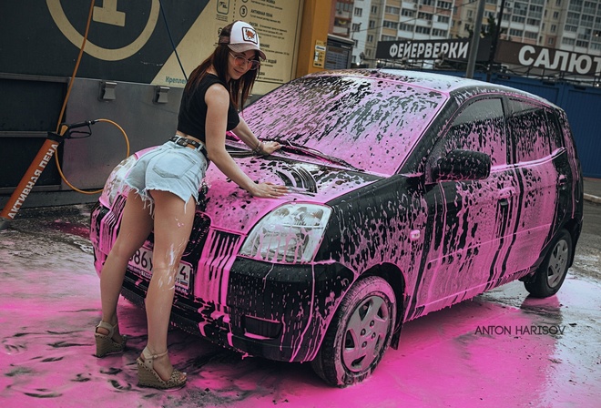 Anton Harisov, model, Kia, women, redhead, vehicle, sunglasses, jean shorts, women outdoors, women with glasses, women with cars, short tops, baseball cap, car washes