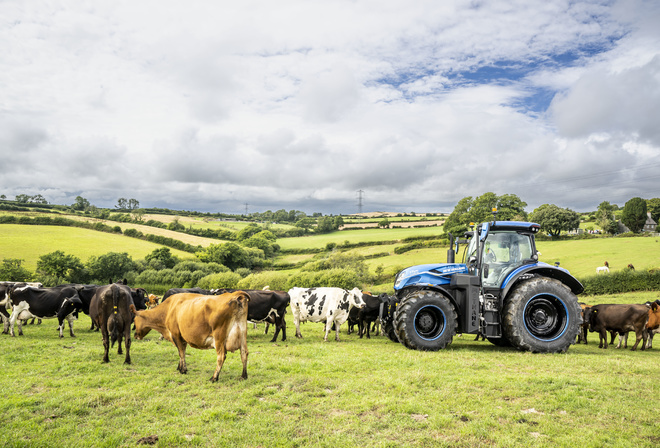 New Holland, Methane Power LNG Tractor, New Holland T7