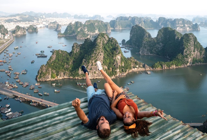 Ha Long Bay, Vietnam, loving couple