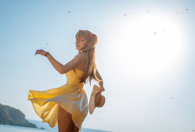 , Shirogane Sama, cosplay, Asuka Langley Soryu, Neon Genesis Evangelion, anime girls, model, sea, yellow dress, blue eyes, sky, lifting dress, lifting skir, redhead, outdoors, beach, straw hat, nature