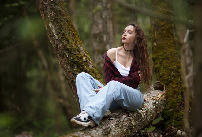 Vladimir Lapshin, brunette, women outdoors, jeans, nature, sneakers, , model, blouse, plaid shirt, forest, green nails, trees