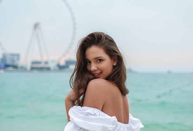 , Nikolas Verano, women outdoors, beach, beautiful, smiling, model, brunette, sky, red lipstick