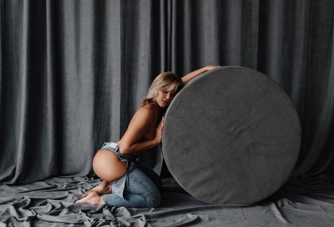 no bra, blonde, jeans, , wheat, red lipstick, women indoors, torn jeans, model, ass, kneeling