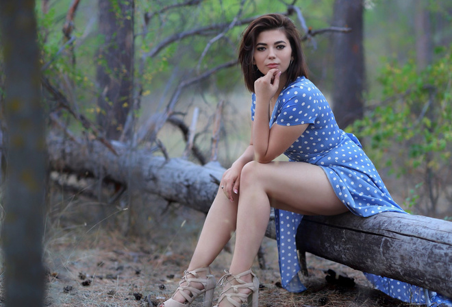 beauty, model, outdoors, blue dress, white poka dots, brunette, sitting