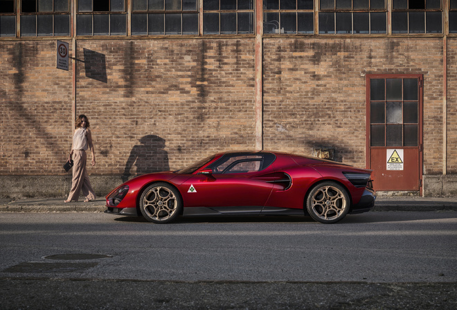 Alfa Romeo, mid-engine sports car, Alfa Romeo 33 Stradale