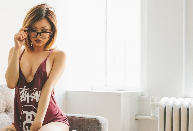 glasses, pose, boobs, t shirt, short hair, model, short hair, sexy