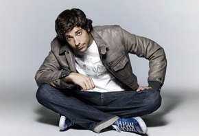 , zachary levi