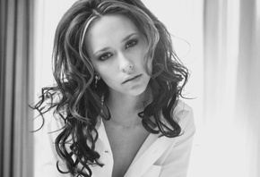 Jennifer Love Hewitt,   