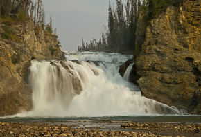 canada, british columbia, , Smith river falls, fort halkett provincia ...
