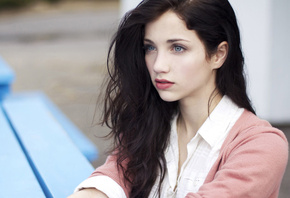 , emily rudd, 