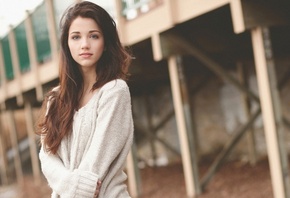 Emily Rudd, , 