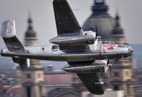 , B-25, Red Bull, Budapest