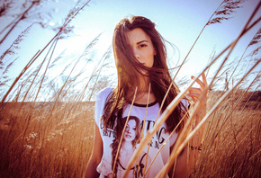 women, portrait, women outdoors, T-shirt, hair in face