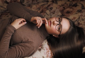 women, portrait, glasses, painted nails, looking at viewer