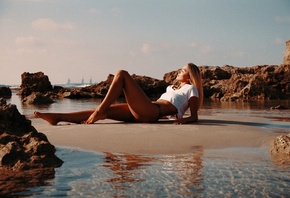 women, blonde, sea, tanned, rockswomen outdoors, closed eyes, T-shirt, sand ...