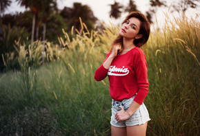 women, portrait, jean shorts, T-shirt, women outdoors, depth of field