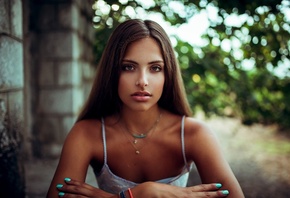 women, portrait, depth of field, tanned, face, painted nails, necklace