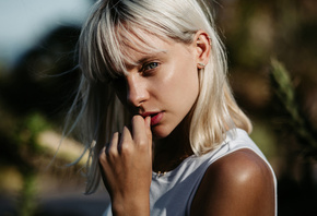 women, blonde, depth of field, portrait, finger on lips, women outdoors