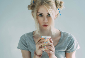 women, blonde, painted nails, portrait, cup, simple background