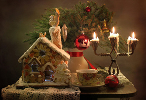 holiday, new year, christmas, table, napkin, gingerbread, house, vase, branches, spruce, cup, candlestick, candles, toys
