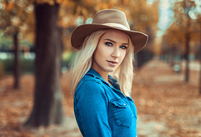 women, blonde, hat, trees, shirt, portrait, depth of field, blue eyes