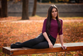 women, portrait, women outdoors, depth of field, trees, jeans, shoes, smiling