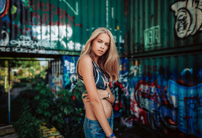 women, blonde, portrait, tanned, jeans, depth of field