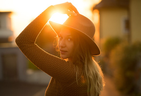 women, sunset, depth of field, blonde, hat, face, portrait, women outdoors