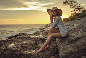 women, Ksenia Kokoreva, sunset, hat, shirt, sea, sitting, brunette, women o ...